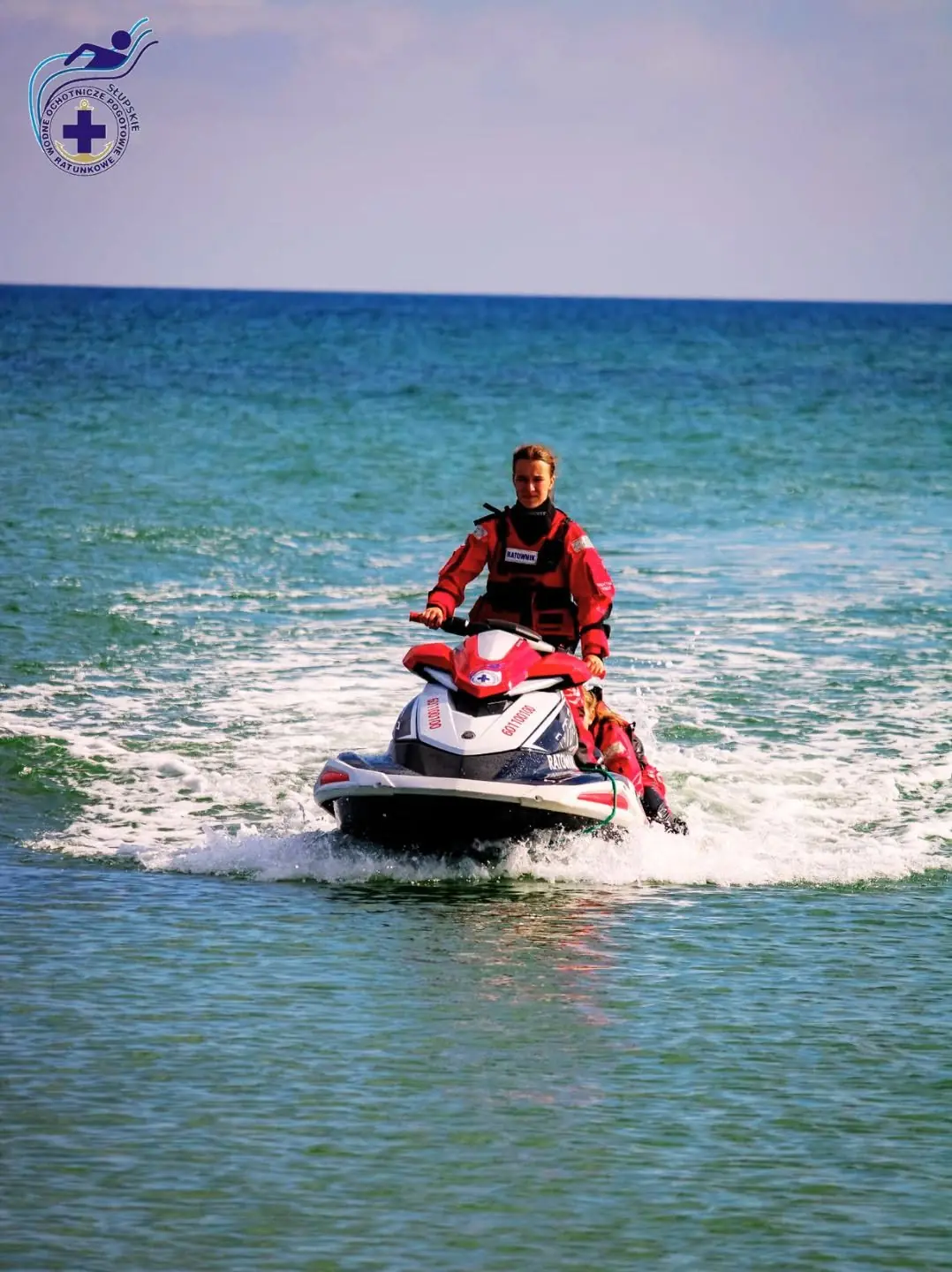 Ratownik WOPR Słupsk na plaży